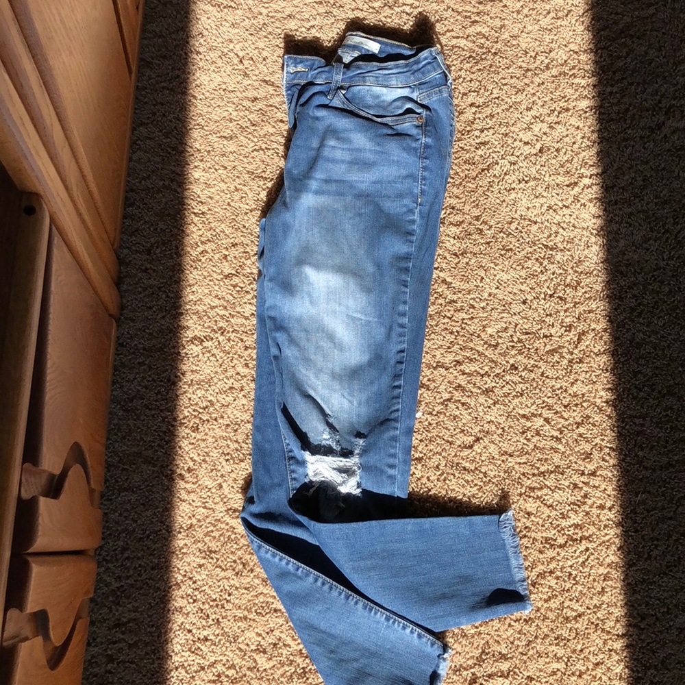 KanCan distressed ankle skinnies